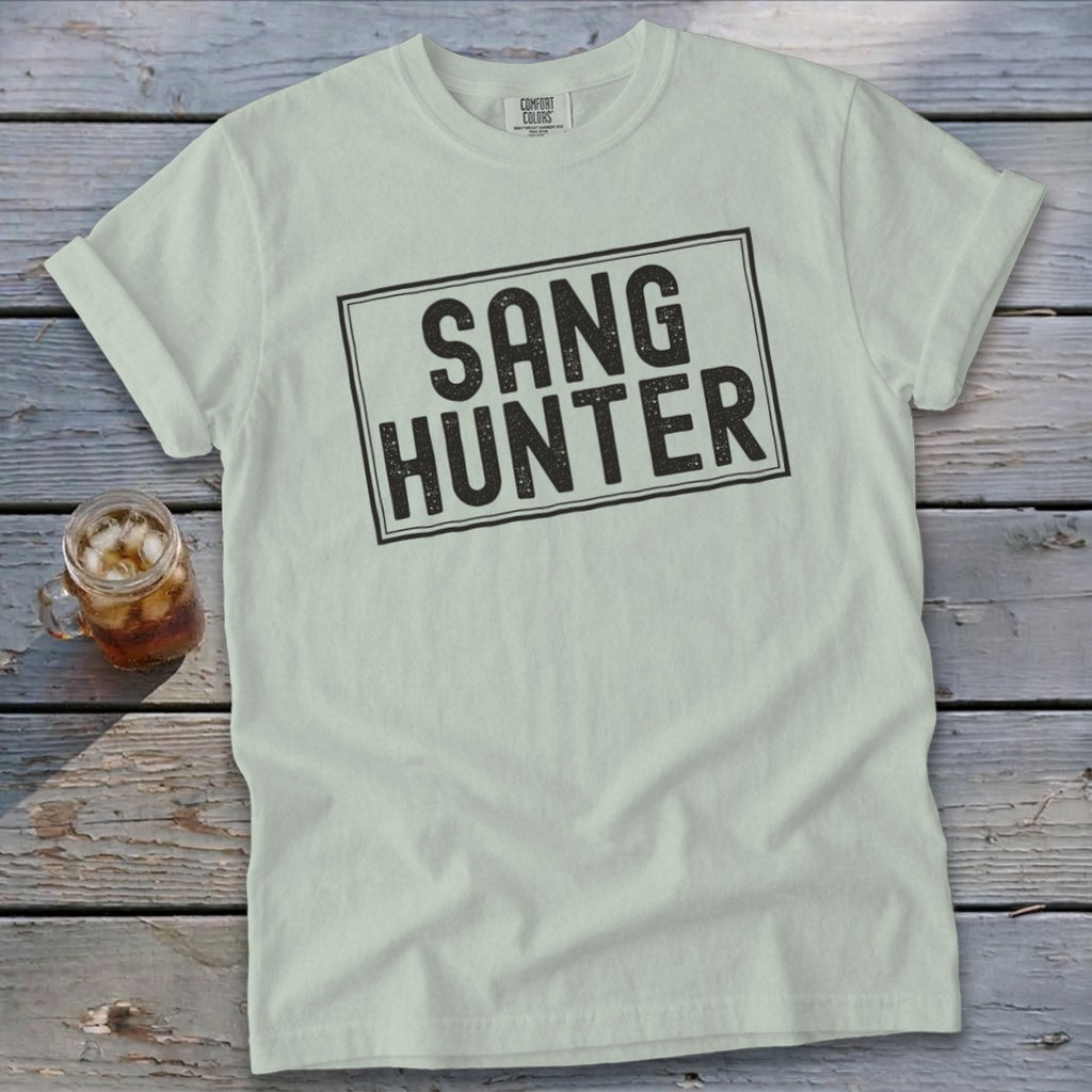Pale green t-shirt with black "SANG HUNTER" text in a distressed rectangle.