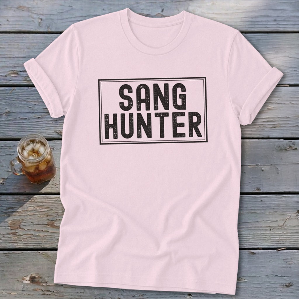 Pink t-shirt with black "SANG HUNTER" text in a rectangle.