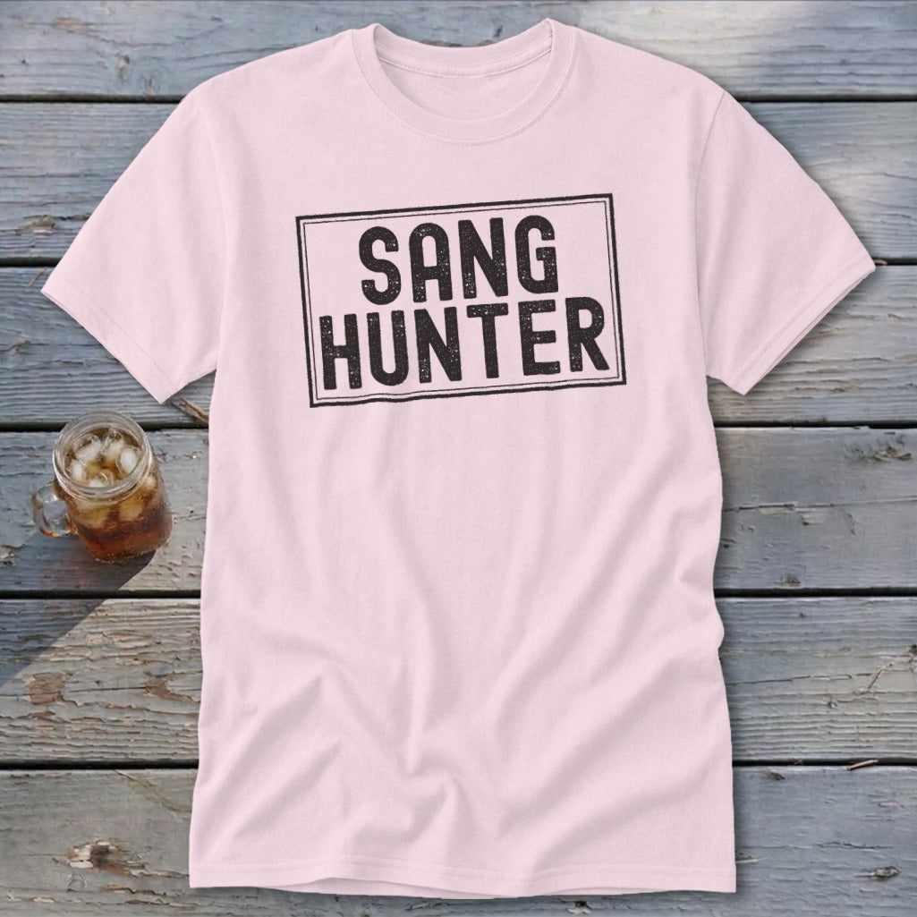 Pink t-shirt with black text in a rectangle reading "SANG HUNTER".